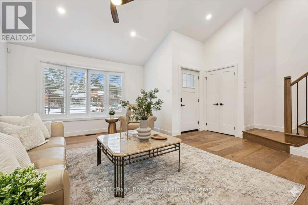 4 GRYPHON PLACE — Guelph (Kortright West), Ontario - Photo 4 of 39