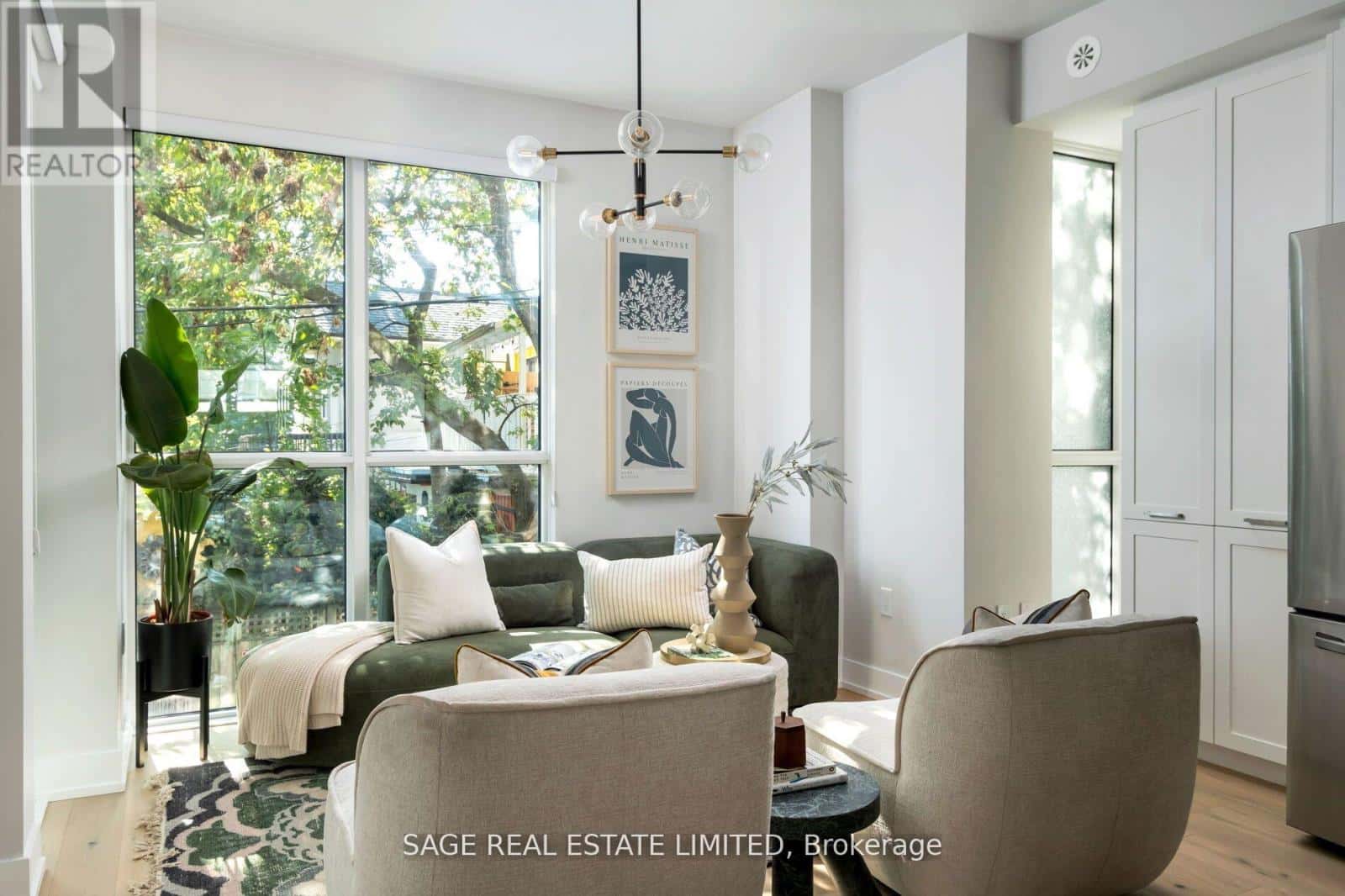 TH01 - 1331 QUEEN STREET E — Toronto (South Riverdale), Ontario - Photo 3 of 46