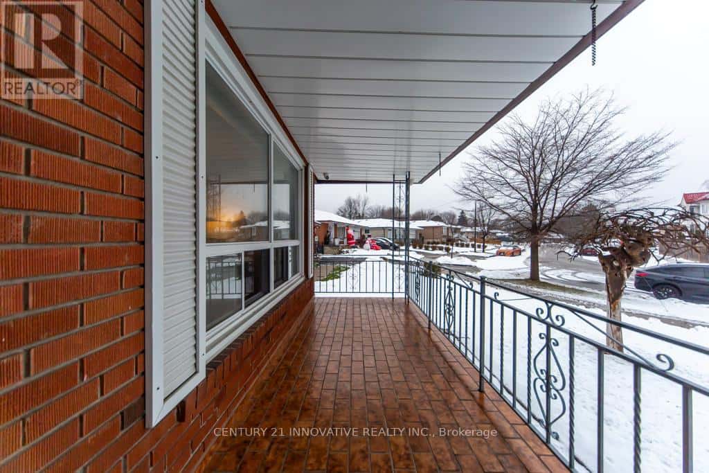 4 ALBACORE CRESCENT — Toronto (Woburn), Ontario - Photo 2 of 42