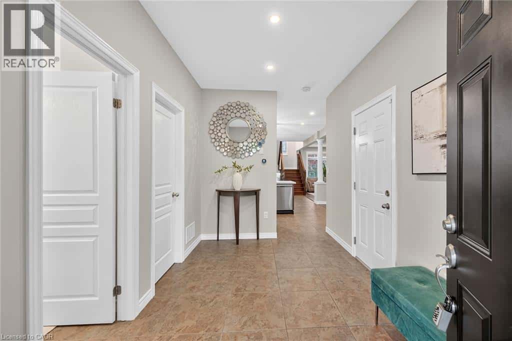 181 SPRINGVIEW Drive — Waterdown, Ontario - Photo 3 of 50