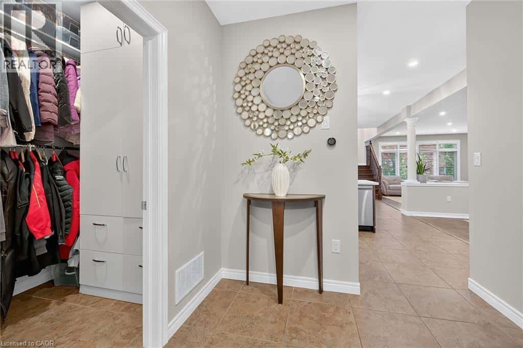 181 SPRINGVIEW Drive — Waterdown, Ontario - Photo 4 of 50