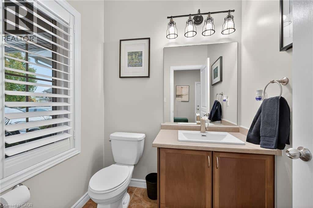 181 SPRINGVIEW Drive — Waterdown, Ontario - Photo 5 of 50