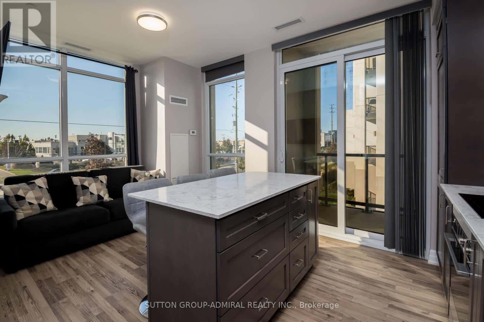 216 - 9075 JANE STREET — Vaughan (Concord), Ontario - Photo 4 of 20