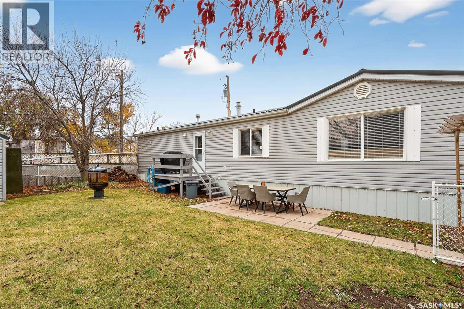 F5 1295 9th AVENUE NE — Moose Jaw, Saskatchewan - Photo 2 of 37