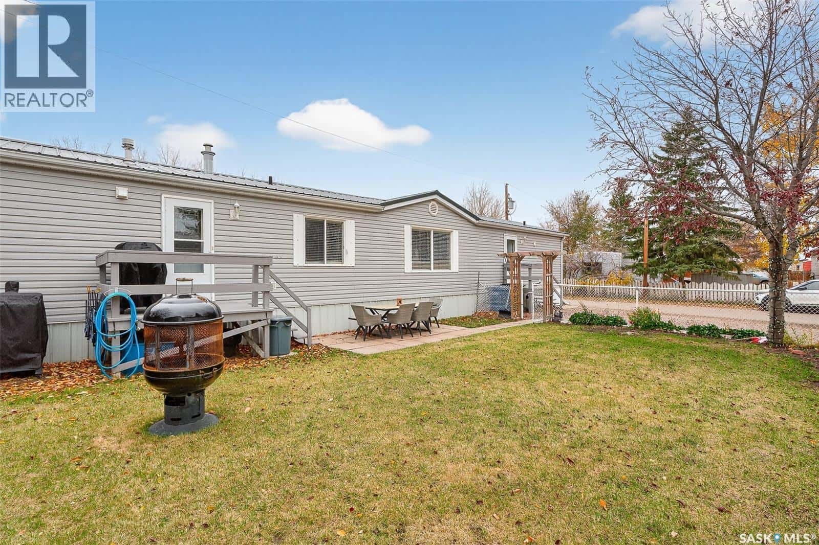 F5 1295 9th AVENUE NE — Moose Jaw, Saskatchewan - Photo 3 of 37