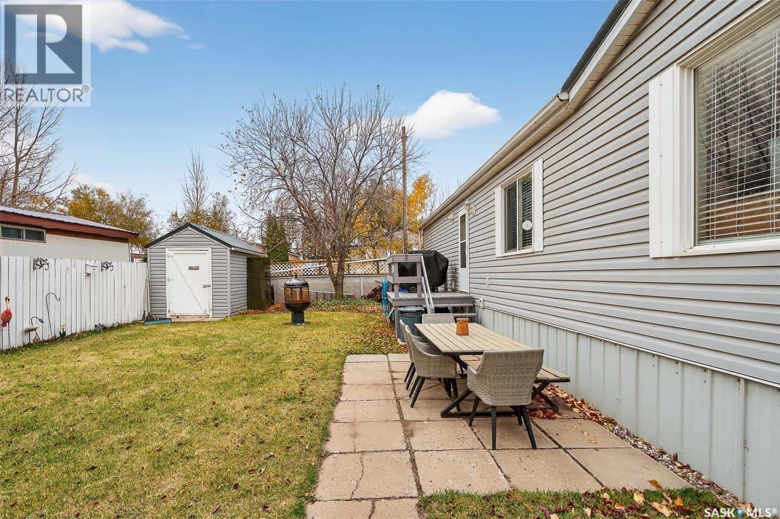 F5 1295 9th AVENUE NE — Moose Jaw, Saskatchewan - Photo 4 of 37