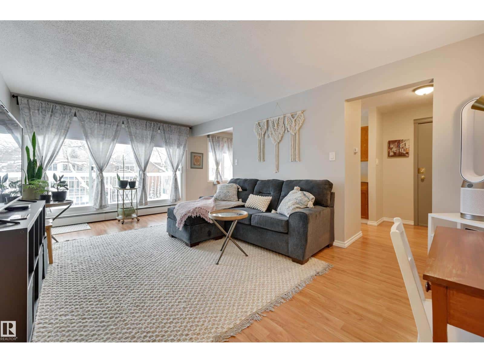 #302 10230 114 ST NW — Edmonton, Alberta - Photo 2 of 37