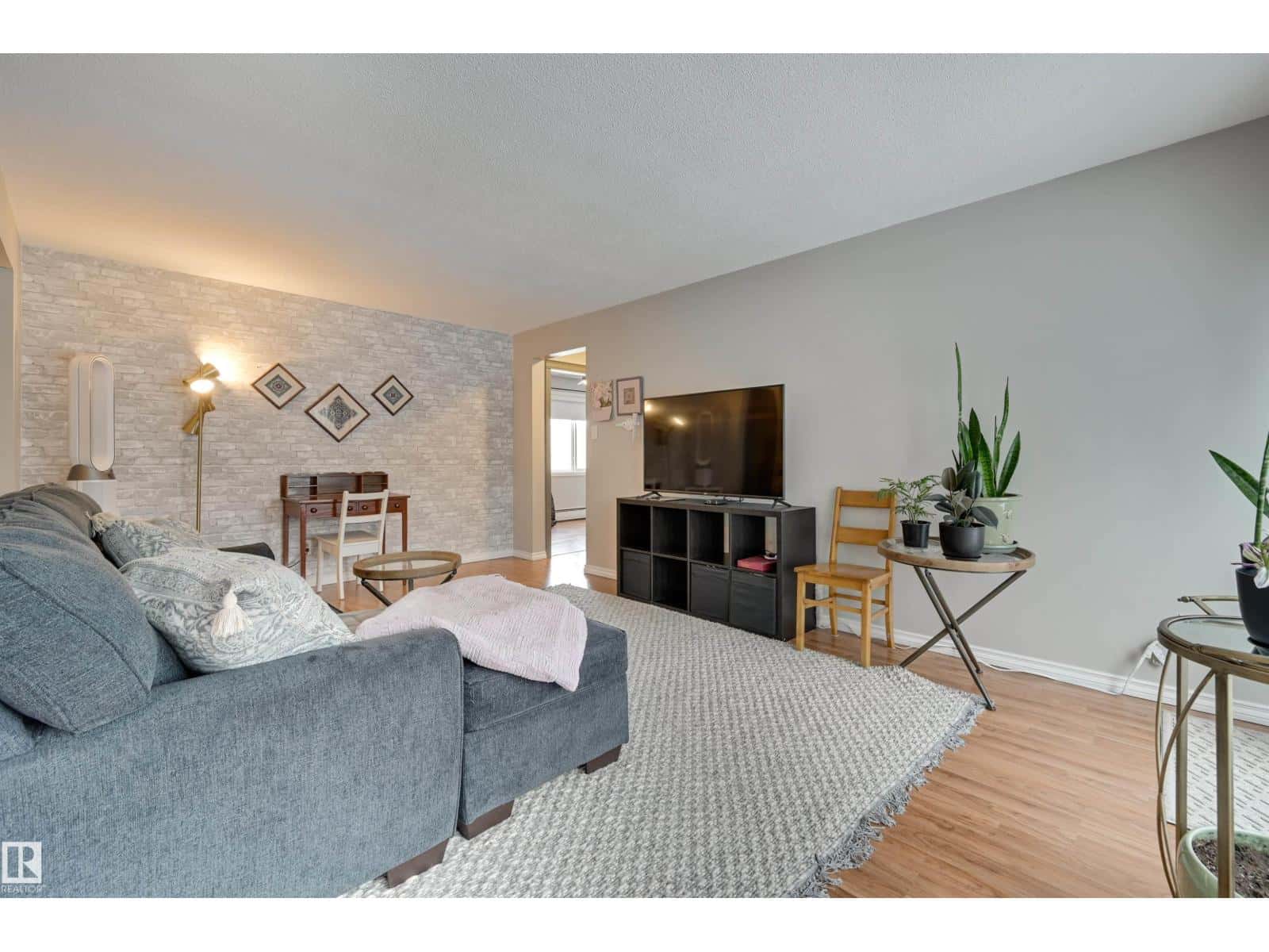 #302 10230 114 ST NW — Edmonton, Alberta - Photo 5 of 37