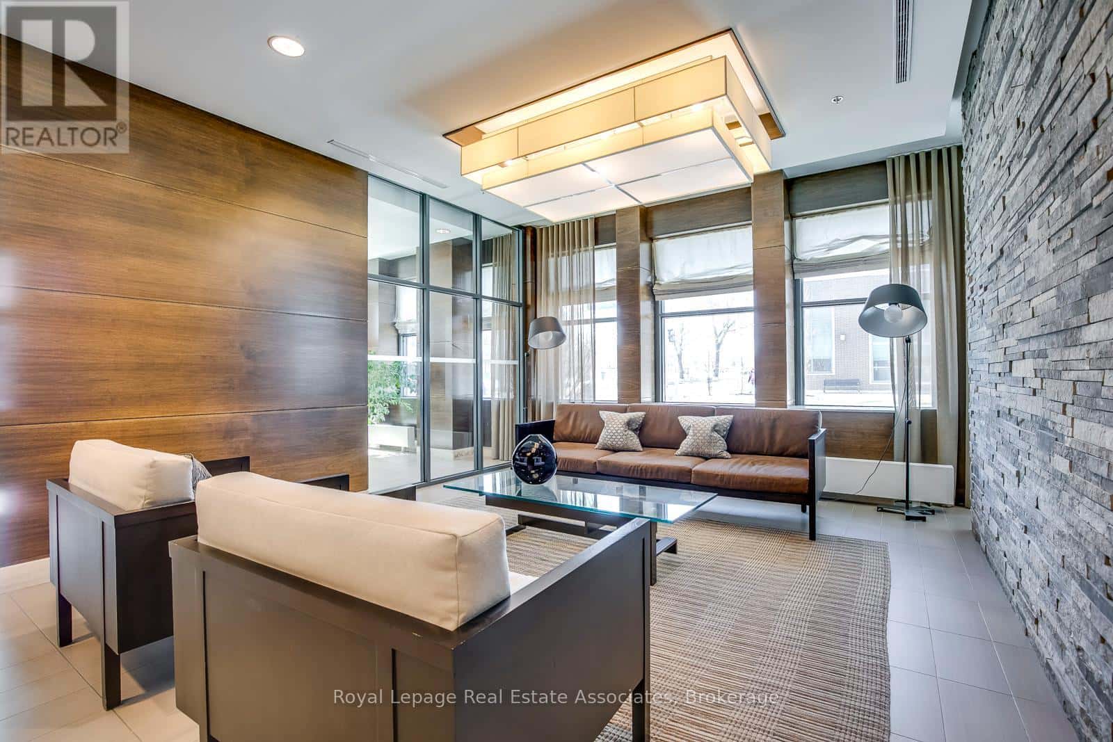 308 - 1 HURONTARIO STREET — Mississauga (Port Credit), Ontario - Photo 5 of 38