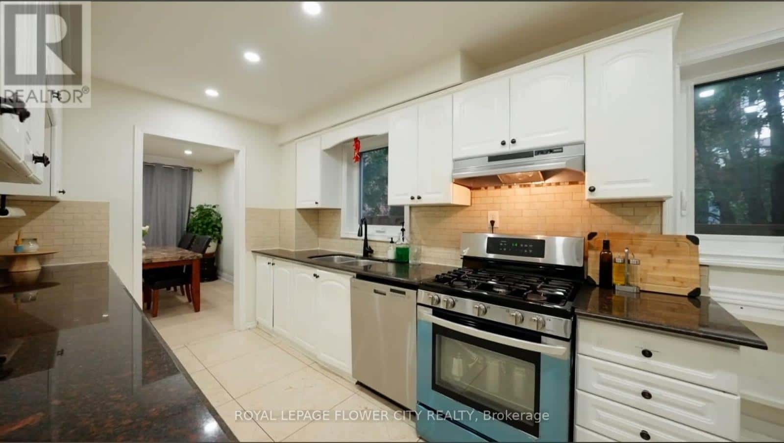 32 PAYTON COURT — Brampton (Fletcher's Creek South), Ontario - Photo 4 of 29