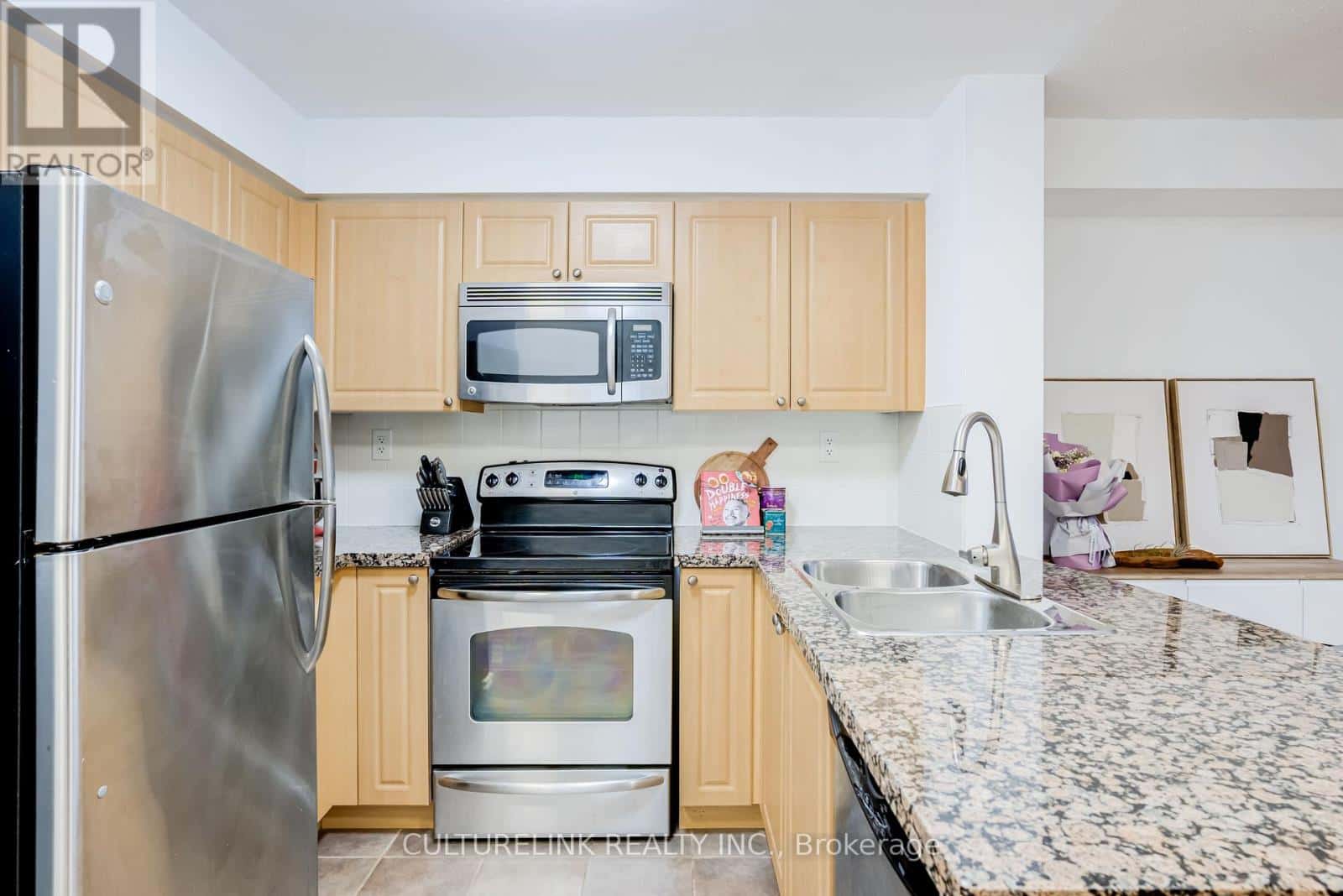 2209 - 5 MICHAEL POWER PLACE — Toronto (Islington-City Centre West), Ontario - Photo 5 of 32