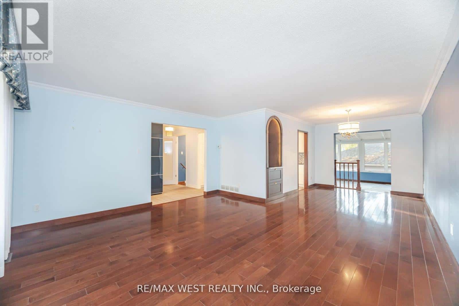 47 ELIZABETH STREET — Caledon (Bolton West), Ontario - Photo 4 of 26