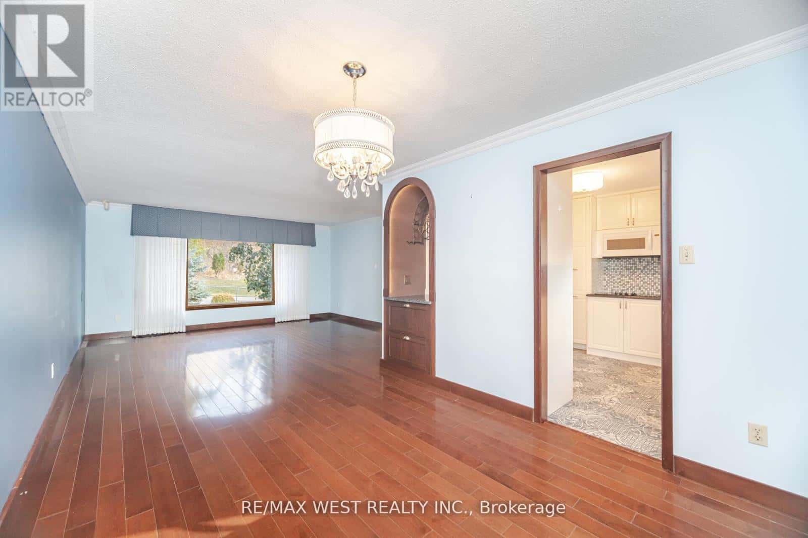 47 ELIZABETH STREET — Caledon (Bolton West), Ontario - Photo 5 of 26