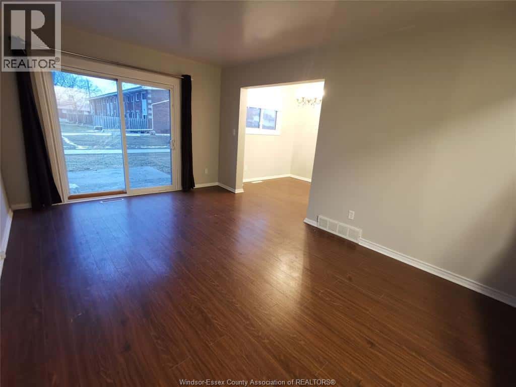 1800 COLUMBIA COURT Unit# 82 — Windsor, Ontario - Photo 2 of 28