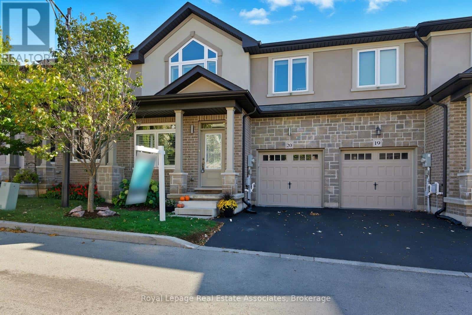 20 - 421 KITTY MURRAY LANE — Hamilton (Meadowlands), Ontario - Photo 2 of 40