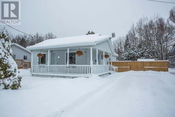 18 Tarbutt ST — Bruce Mines, Ontario - Photo 2 of 33