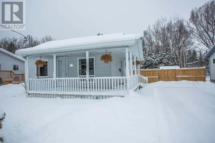 18 Tarbutt ST — Bruce Mines, Ontario - Photo 4 of 33