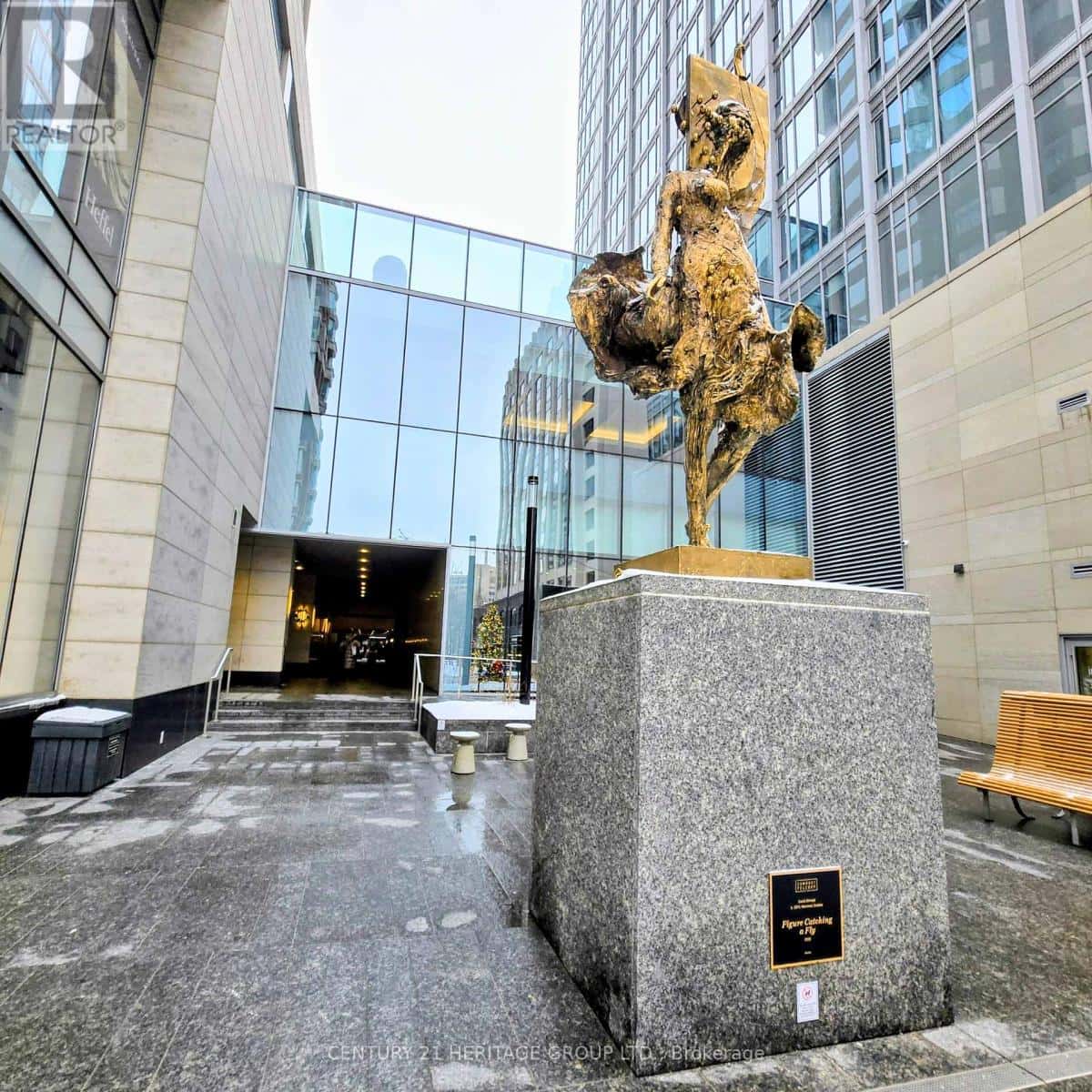 412 - 188 CUMBERLAND STREET — Toronto (Annex), Ontario - Photo 3 of 44