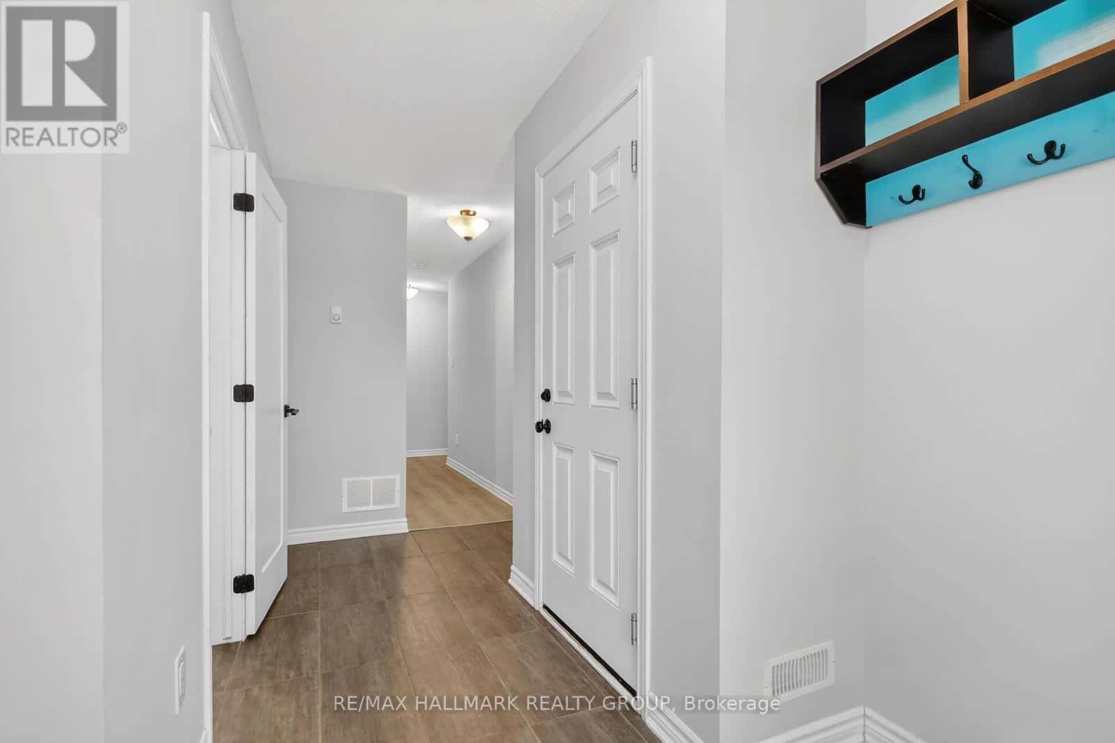 232 CLINTONIA STREET — Ottawa, Ontario - Photo 2 of 36