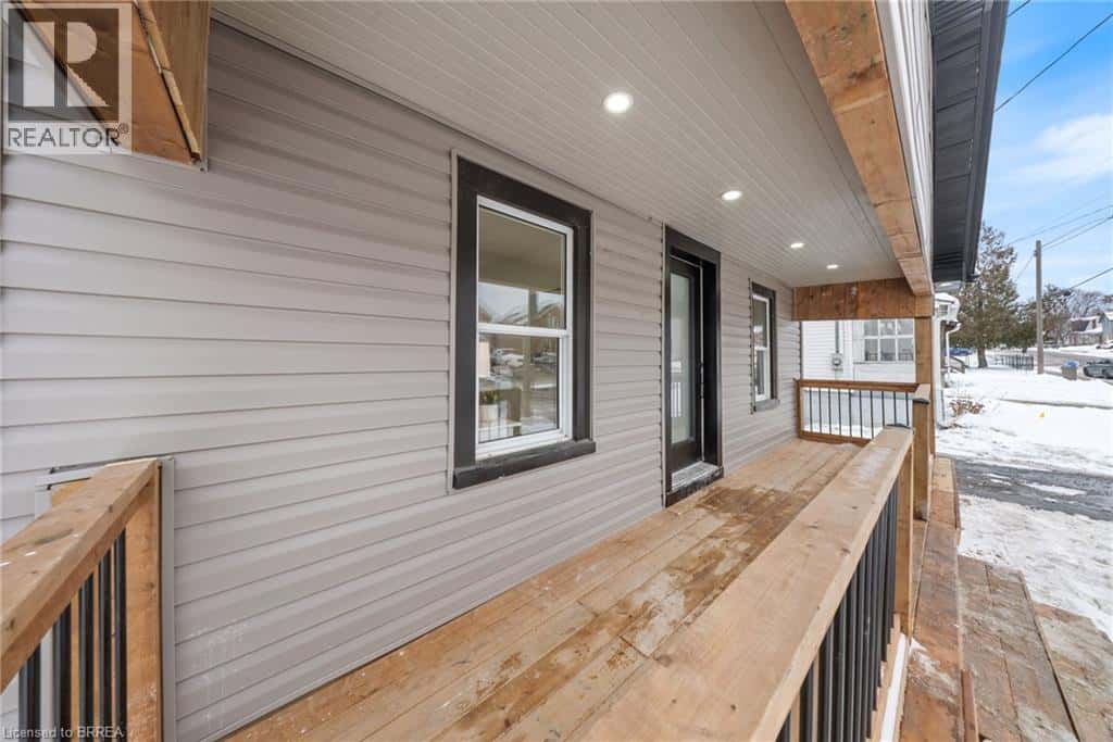 111 VICTORIA Street — Brantford, Ontario - Photo 2 of 29