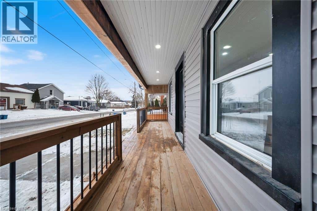 111 VICTORIA Street — Brantford, Ontario - Photo 3 of 29