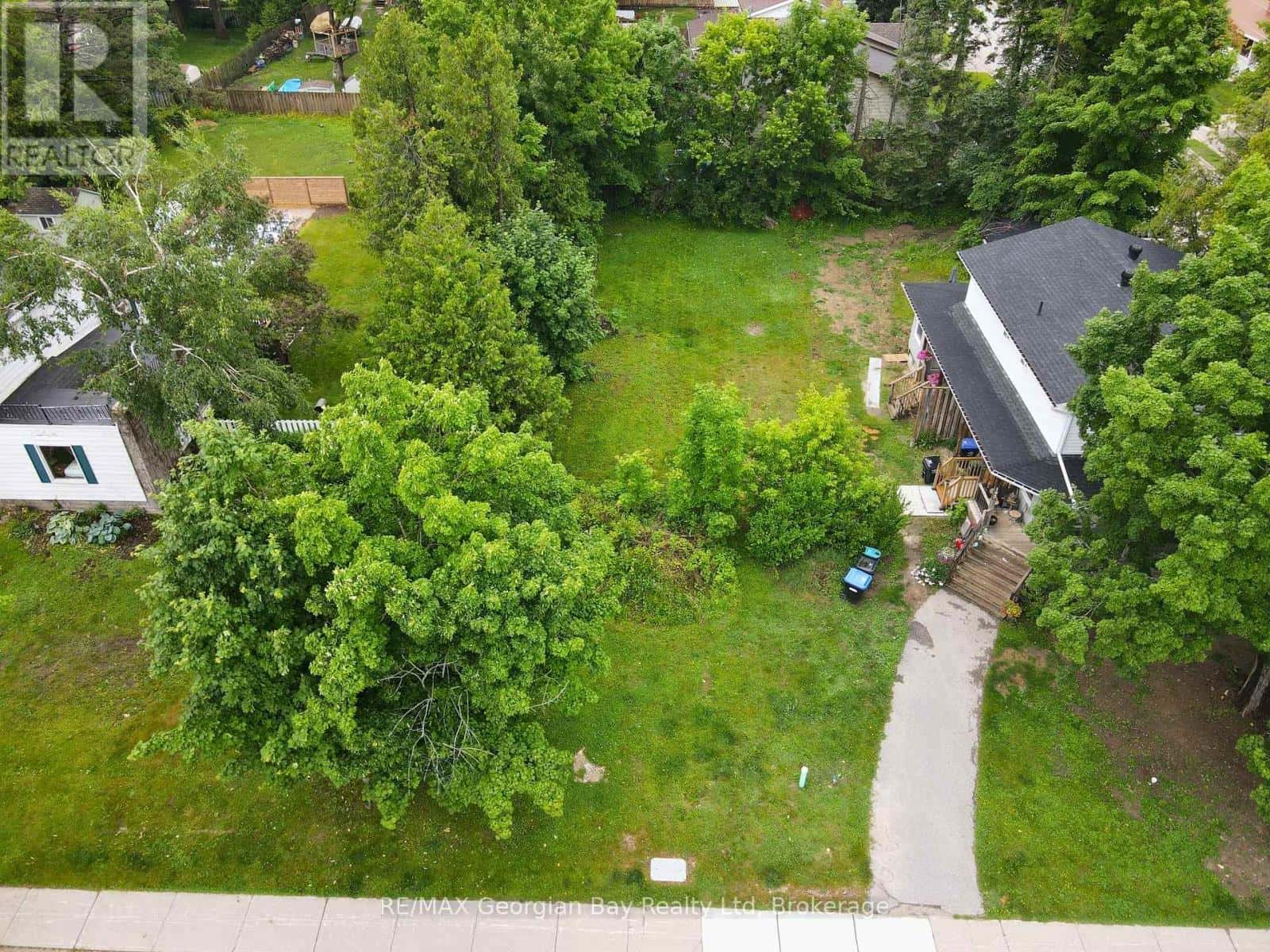 192 SEVENTH STREET — Midland, Ontario - Photo 4 of 8