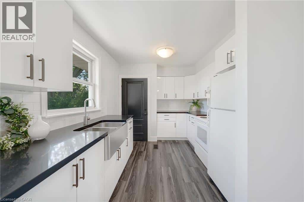 167 MILES Road — Hamilton, Ontario - Photo 3 of 44