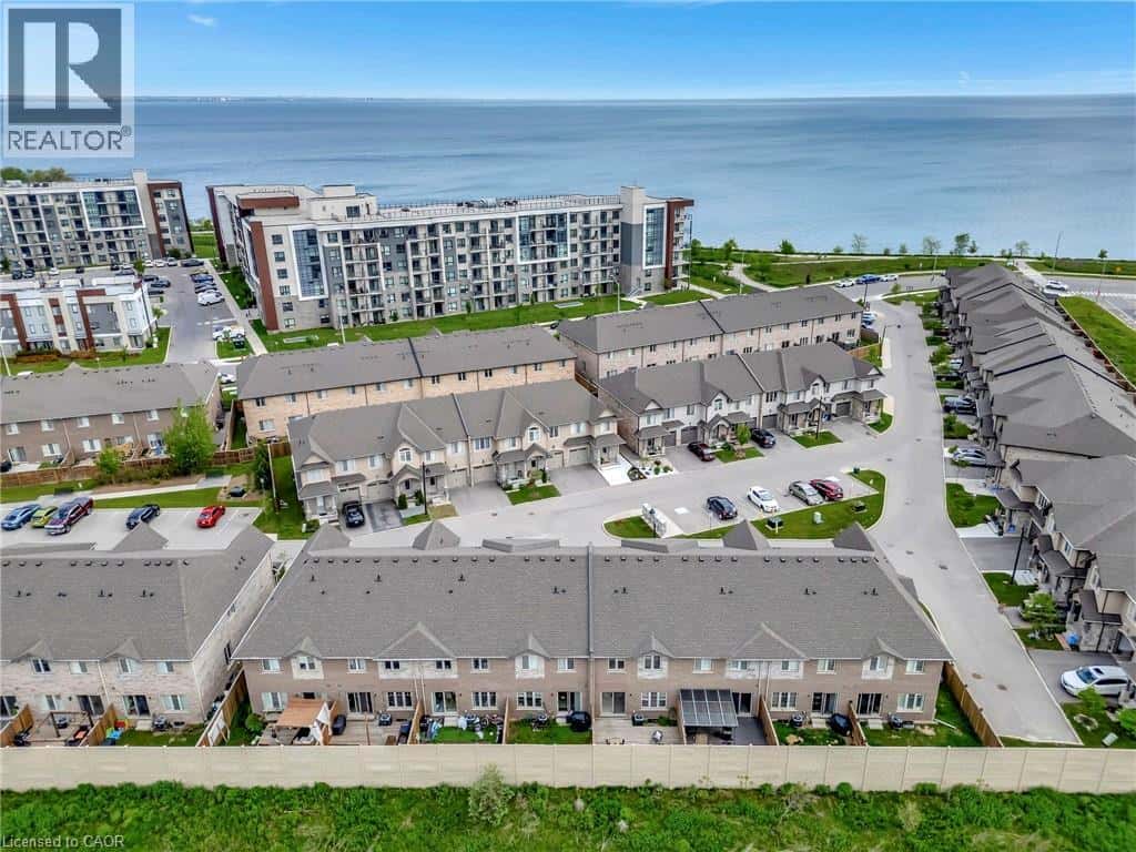 98 SHOREVIEW Place Unit# 18 — Stoney Creek, Ontario - Photo 3 of 31