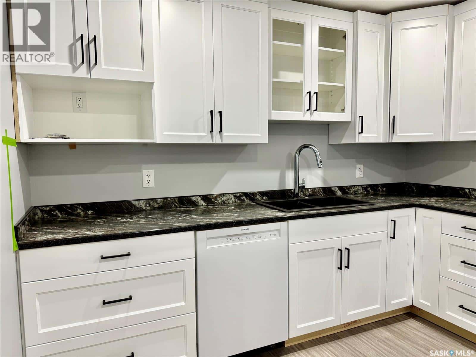 104 607 10th STREET — Humboldt, Saskatchewan - Photo 3 of 33