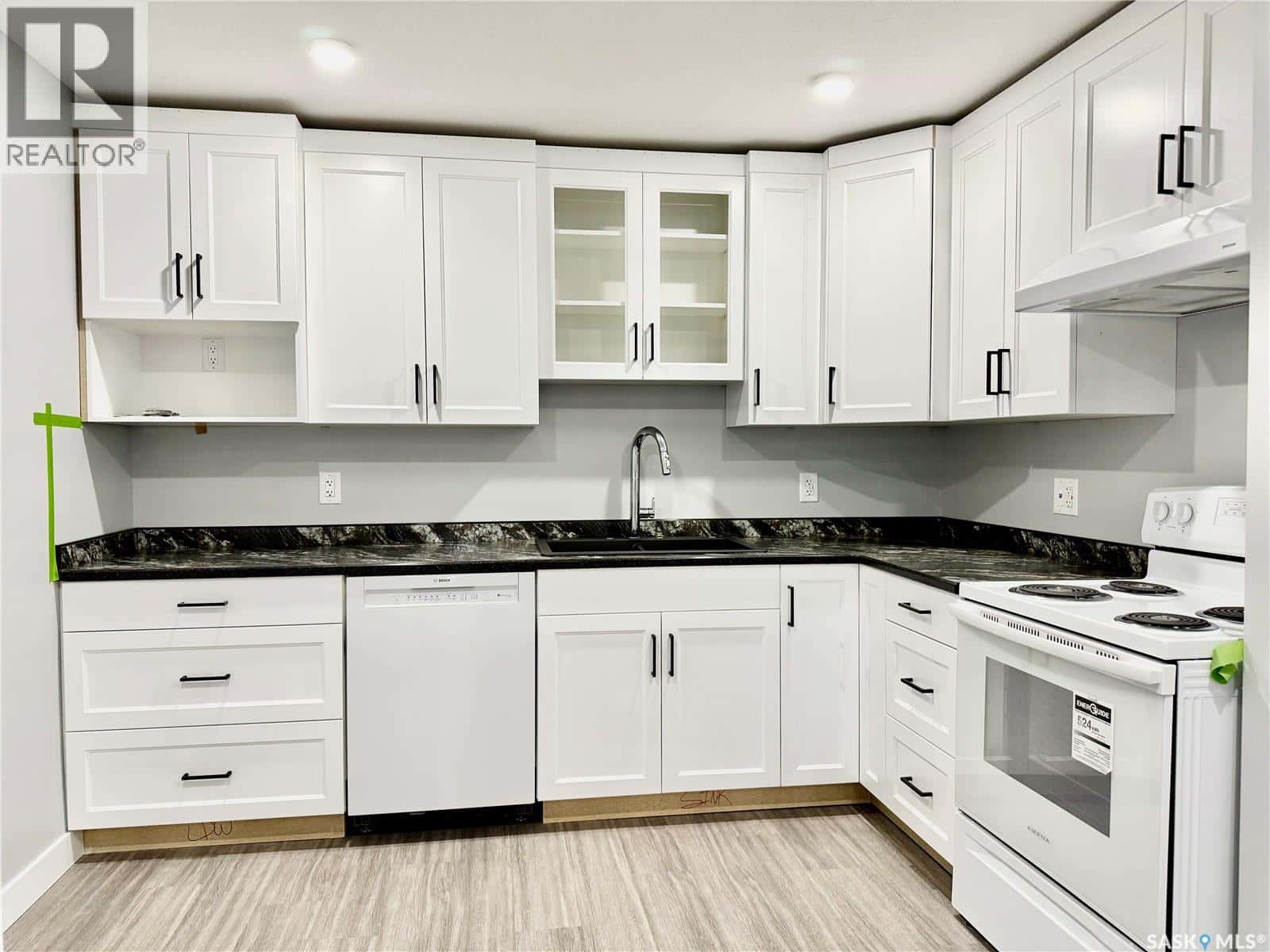 104 607 10th STREET — Humboldt, Saskatchewan - Photo 2 of 33