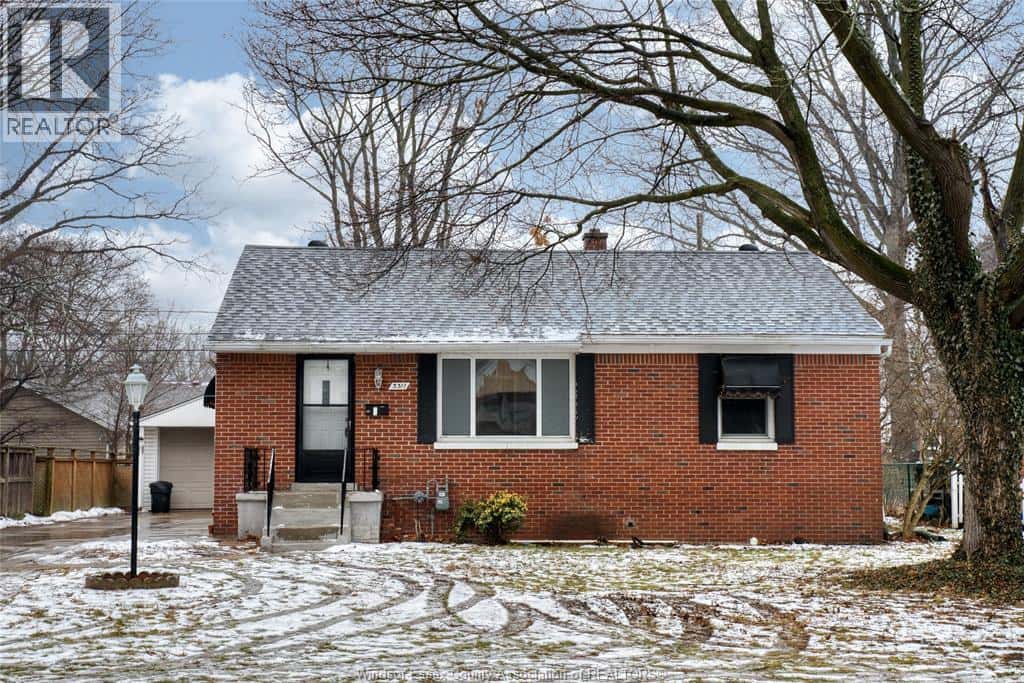 3311 LONGFELLOW — Windsor, Ontario - Photo 2 of 31