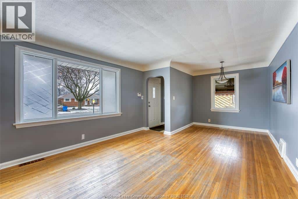 3311 LONGFELLOW — Windsor, Ontario - Photo 5 of 31