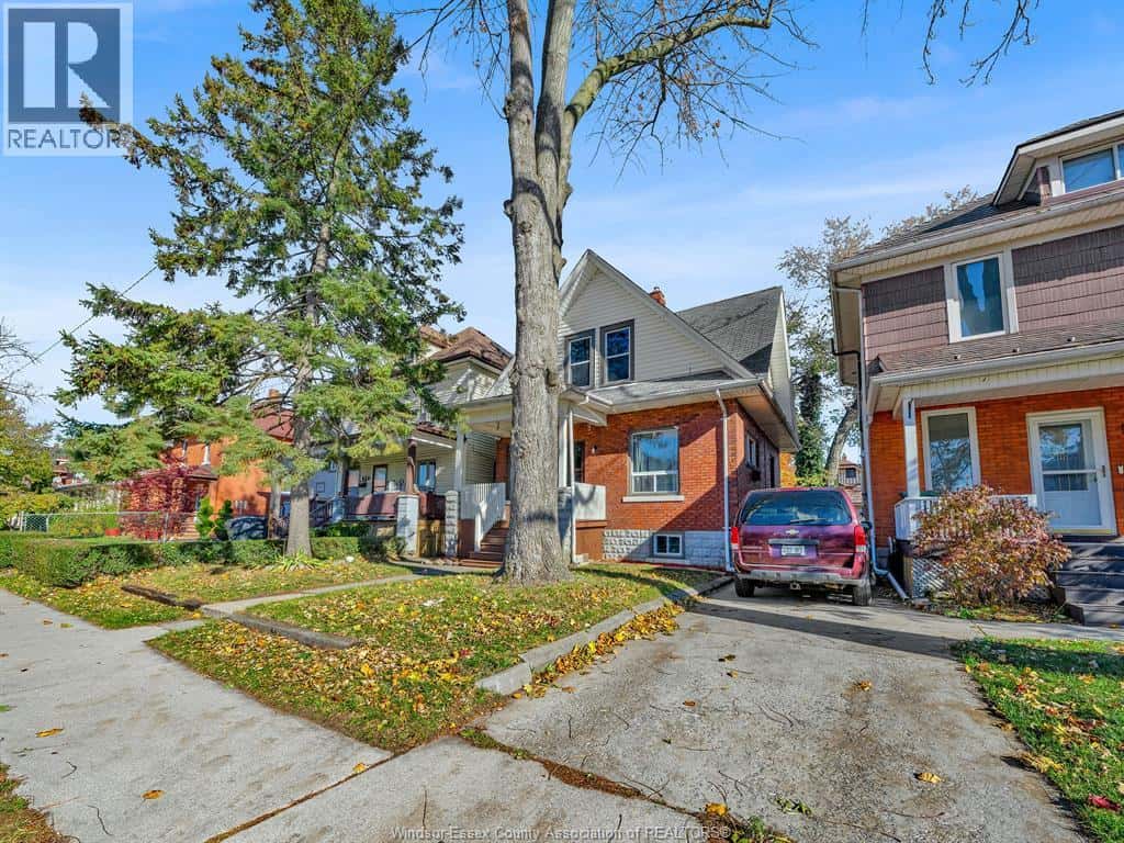 894 DOUGALL — Windsor, Ontario - Photo 3 of 49