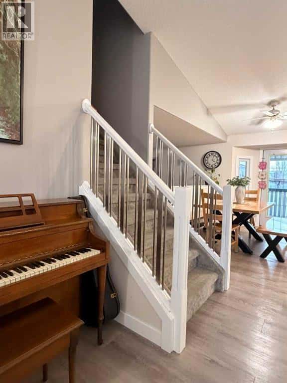 56 Stanfield Way SE — Medicine Hat, Alberta - Photo 5 of 43