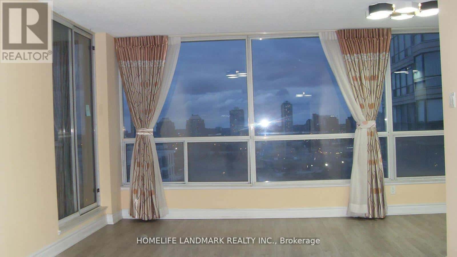 1802 - 4725 SHEPPARD AVENUE E — Toronto (Agincourt South-Malvern West), Ontario - Photo 2 of 9