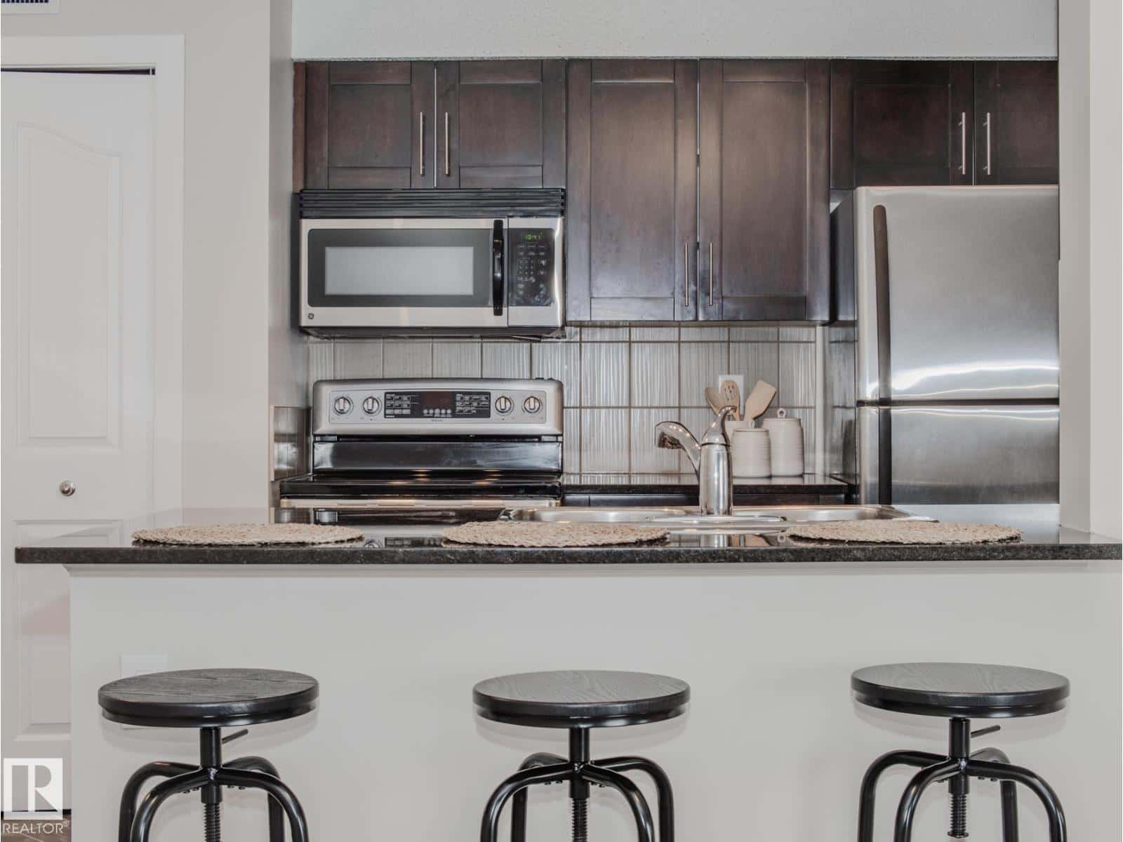 #211 11803 22 AV SW — Edmonton, Alberta - Photo 5 of 37