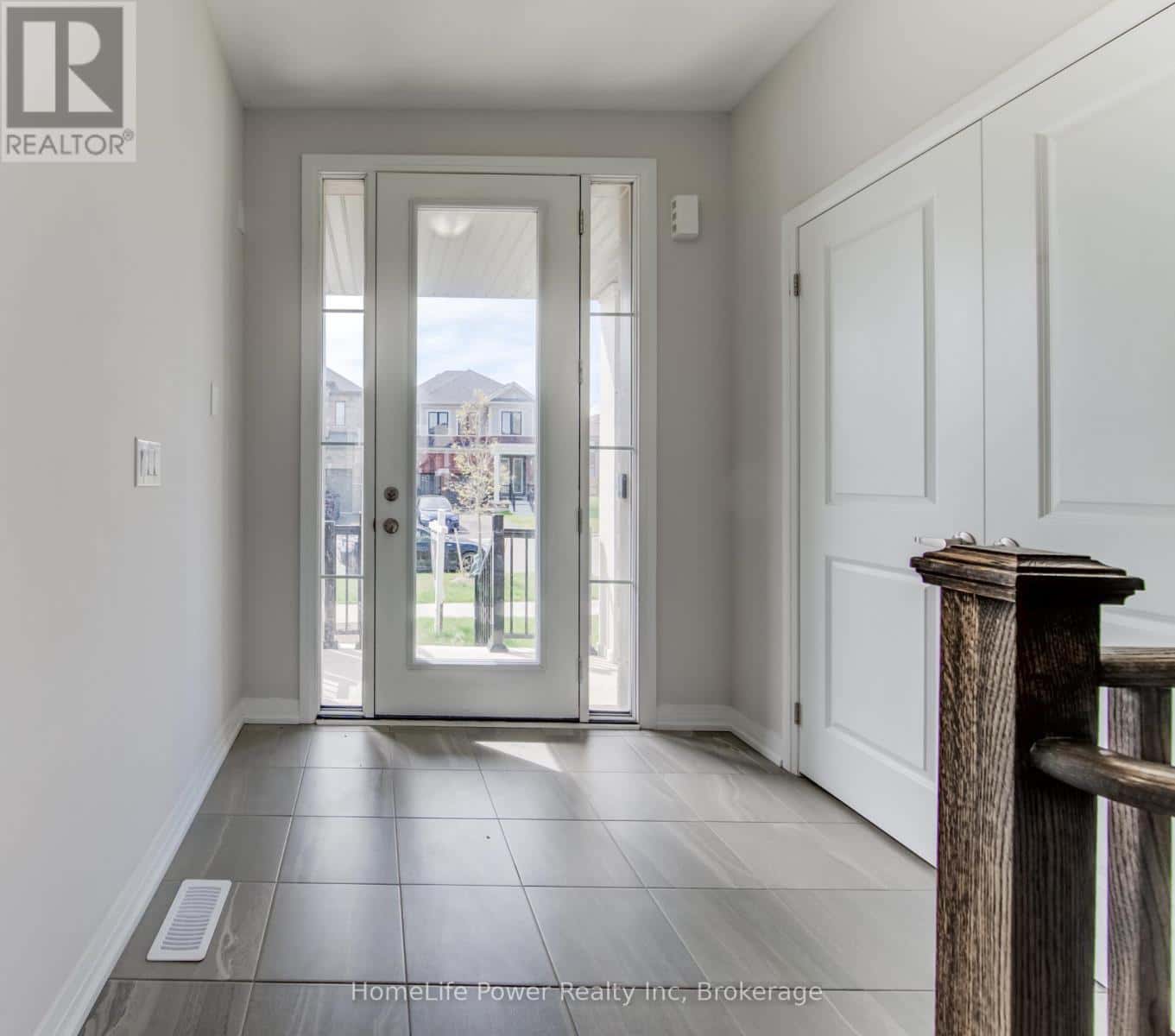 104 BLACKLOCK STREET — Cambridge, Ontario - Photo 3 of 38