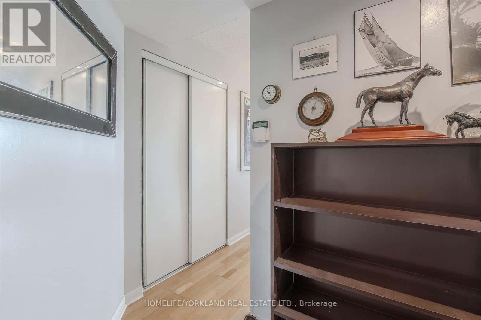 323 - 230 QUEENS QUAY W — Toronto (Waterfront Communities), Ontario - Photo 5 of 28