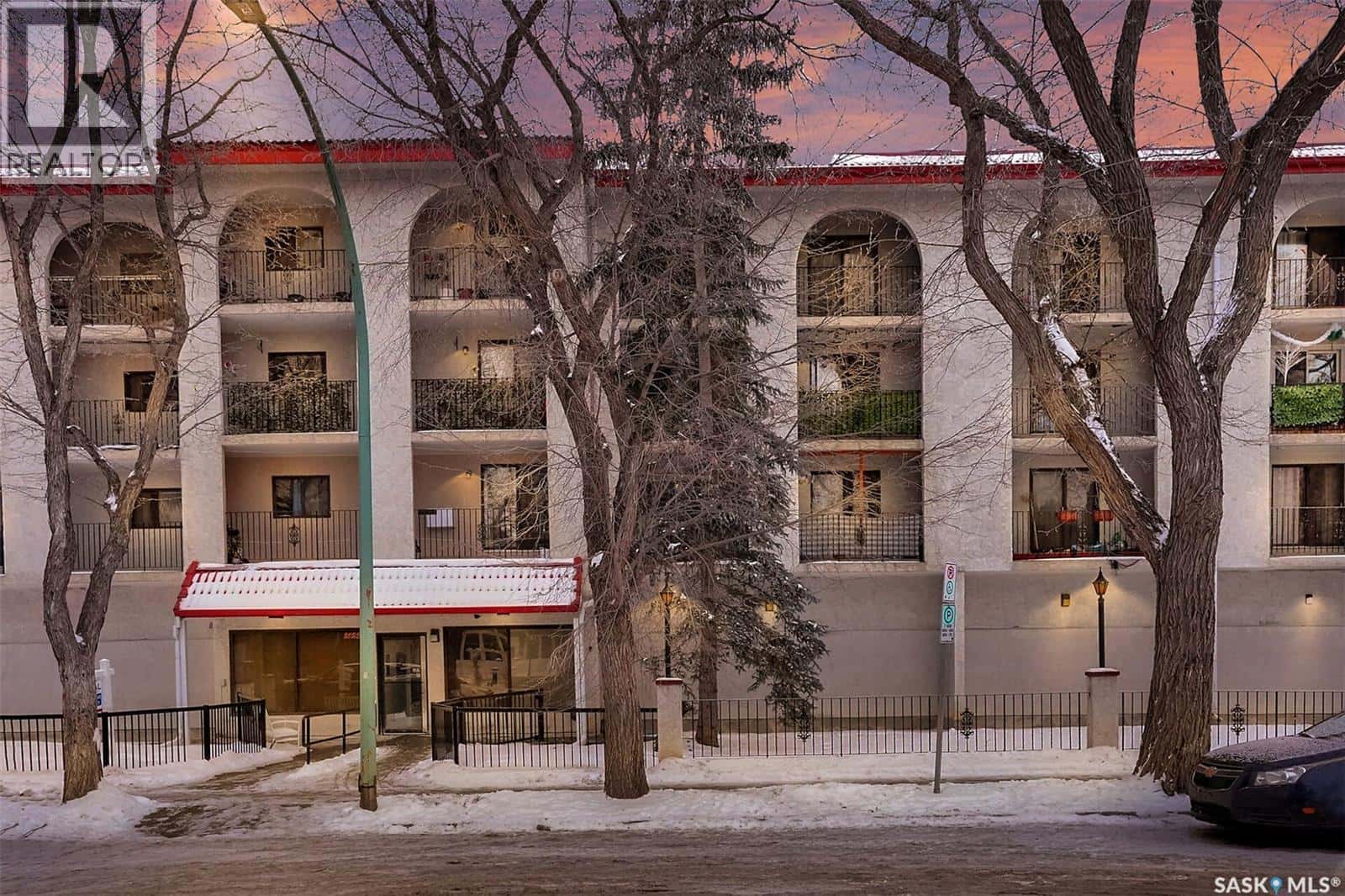 402 2125 Osler STREET — Regina, Saskatchewan - Photo 2 of 32