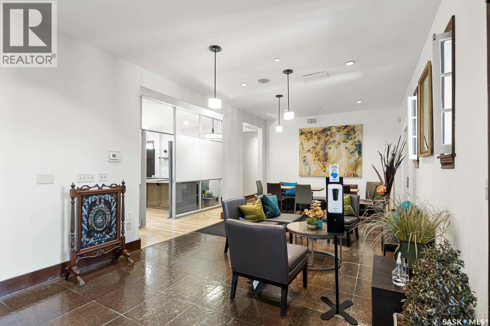 2445 BROAD STREET — Regina, Saskatchewan - Photo 3 of 38