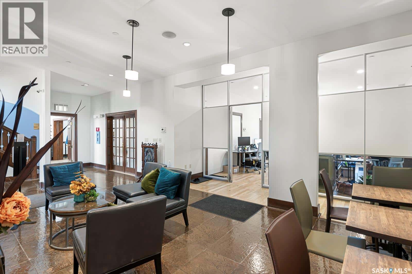 2445 BROAD STREET — Regina, Saskatchewan - Photo 5 of 38