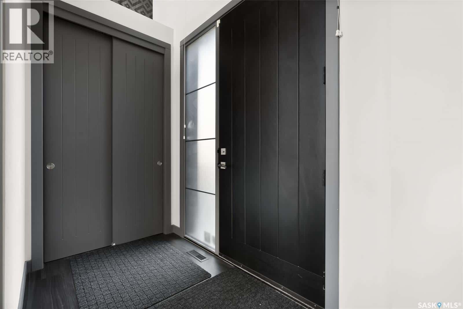 7832 Sagebrush CRESCENT — Regina, Saskatchewan - Photo 2 of 47