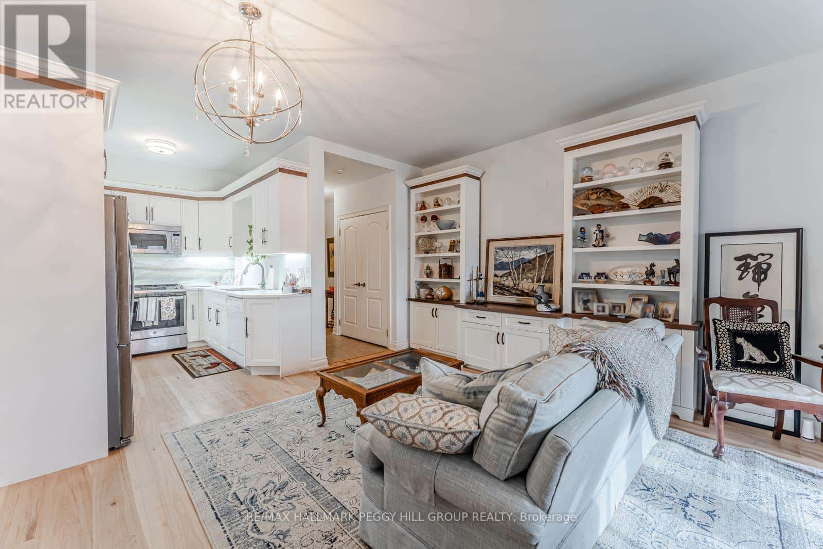 104 - 200 COLLIER STREET — Barrie (Codrington), Ontario - Photo 2 of 16