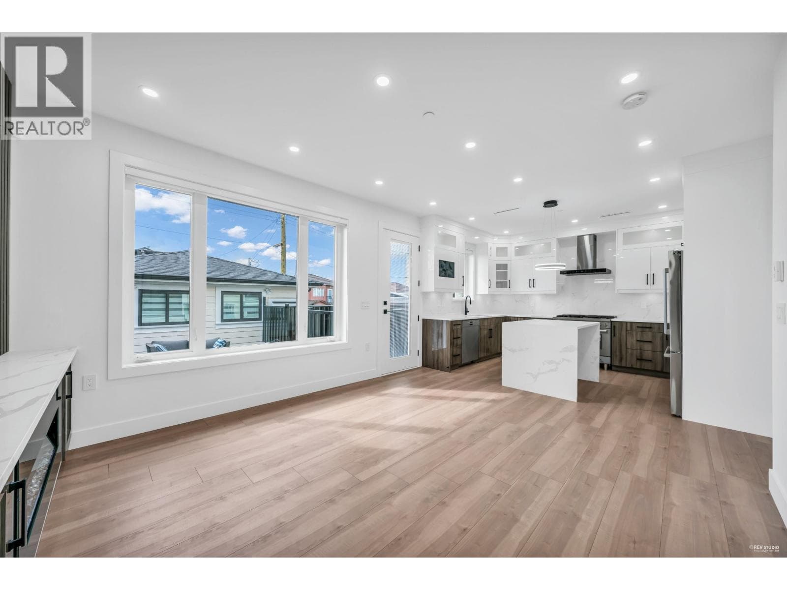 2 3344 ADANAC STREET — Vancouver, British Columbia - Main photo