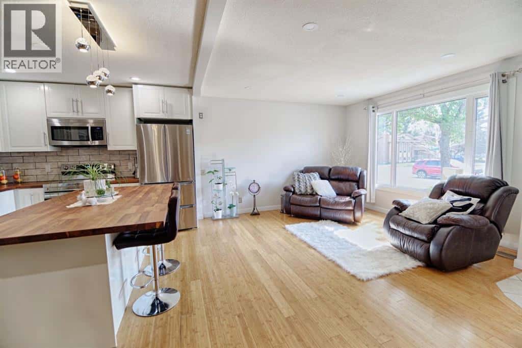 110 Ojibwa Road W — Lethbridge, Alberta - Photo 5 of 35