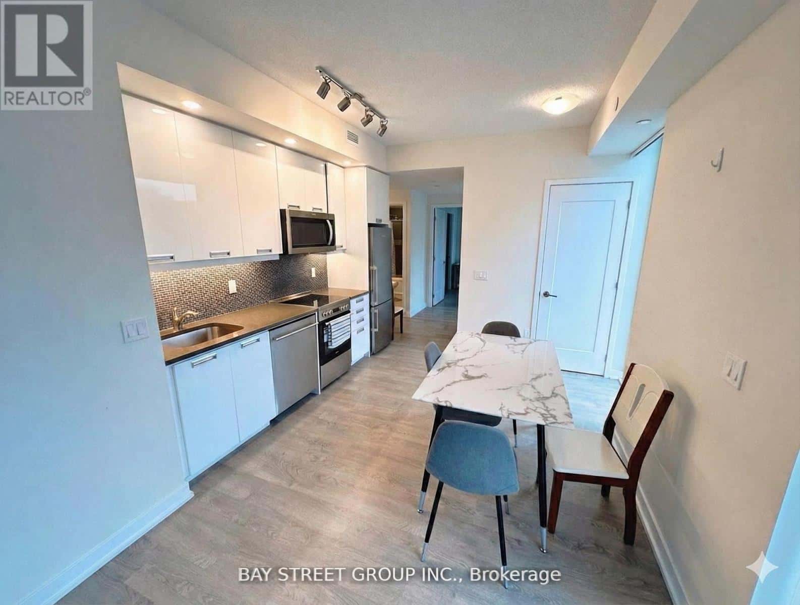 Toronto (Waterfront Communities) — Toronto (Waterfront Communities) - Photo 5 of 6