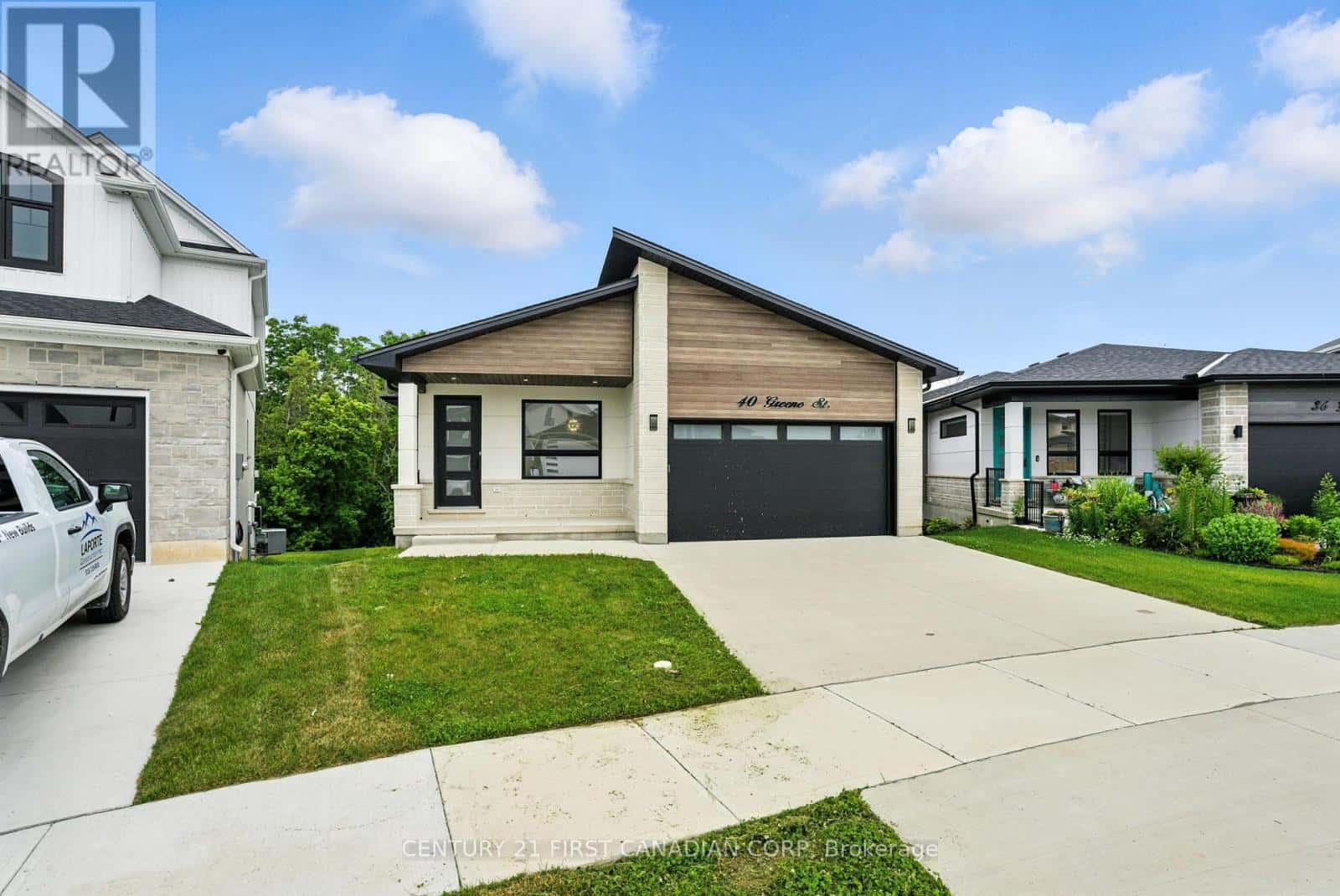 40 GREENE STREET — South Huron (Exeter), Ontario - Photo 2 of 47