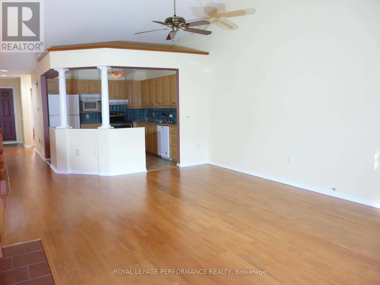 - - 1172 FOXBOROUGH PRIVATE — Ottawa, Ontario - Photo 5 of 37