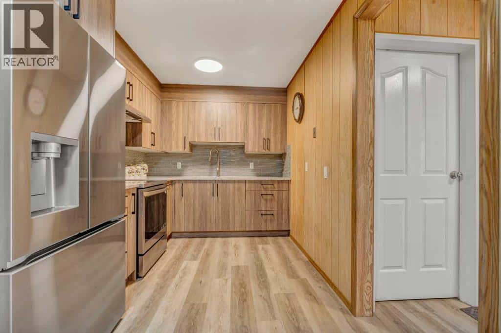 713 44 Street SE — Calgary, Alberta - Photo 4 of 41