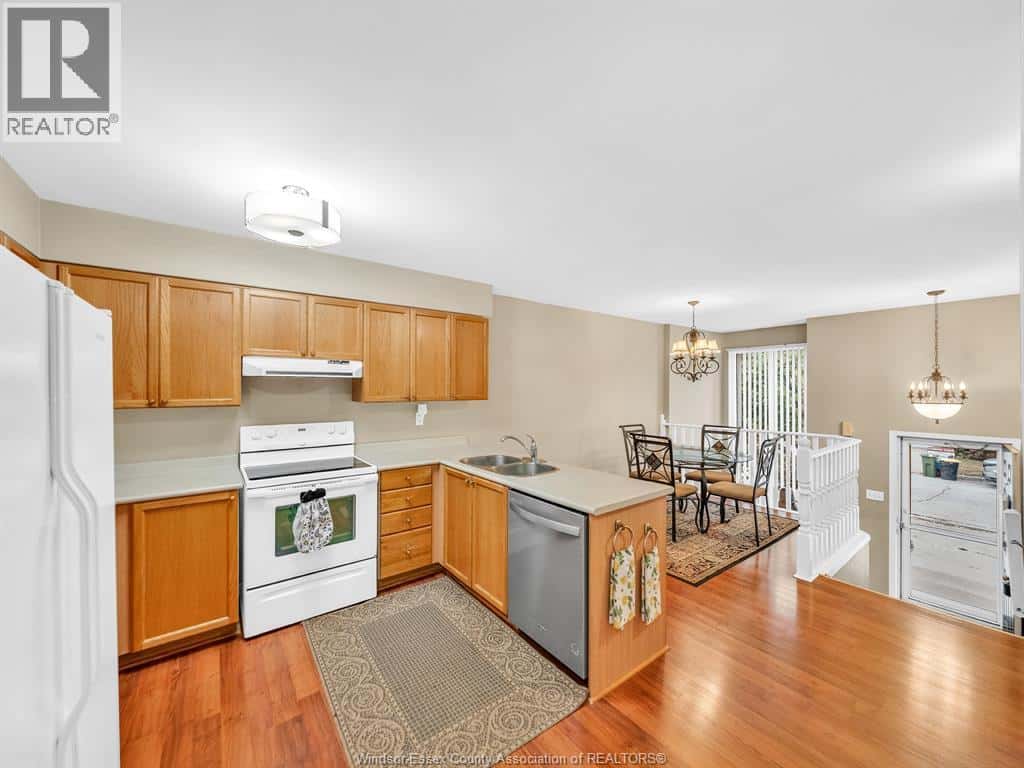 1407 Mickaila CRESCENT — Tecumseh, Ontario - Photo 3 of 18